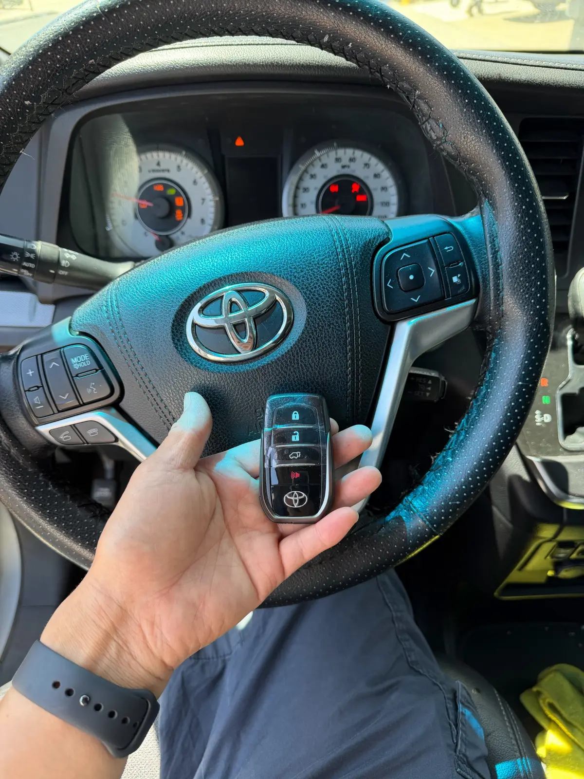 2015 Toyota Sienna all-keys-lost smart key replacement completed
