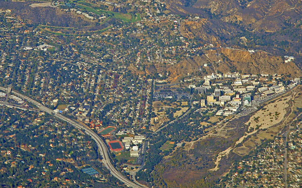 La Cañada Flintridge city landmark and local streetscape