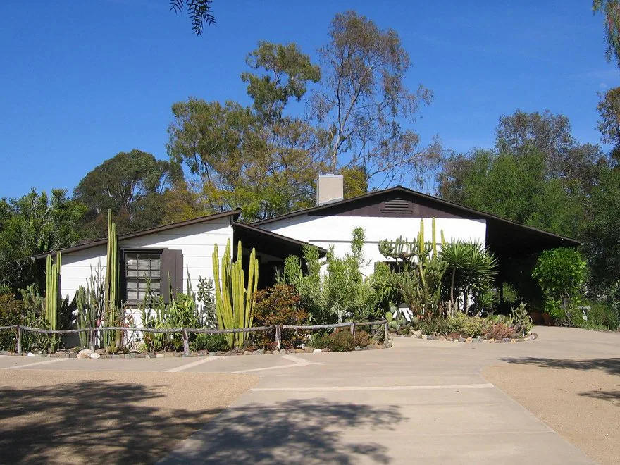 Lake Forest city landmark and local streetscape